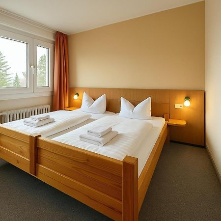 Hotel Am Laerchenberg I Fruehstueck, Wlan, Parkplatz Schirgiswalde-Kirschau Buitenkant foto