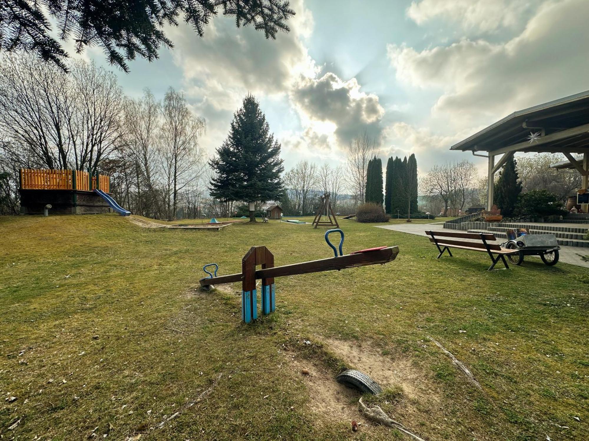 Hotel Am Laerchenberg I Fruehstueck, Wlan, Parkplatz Schirgiswalde-Kirschau Buitenkant foto