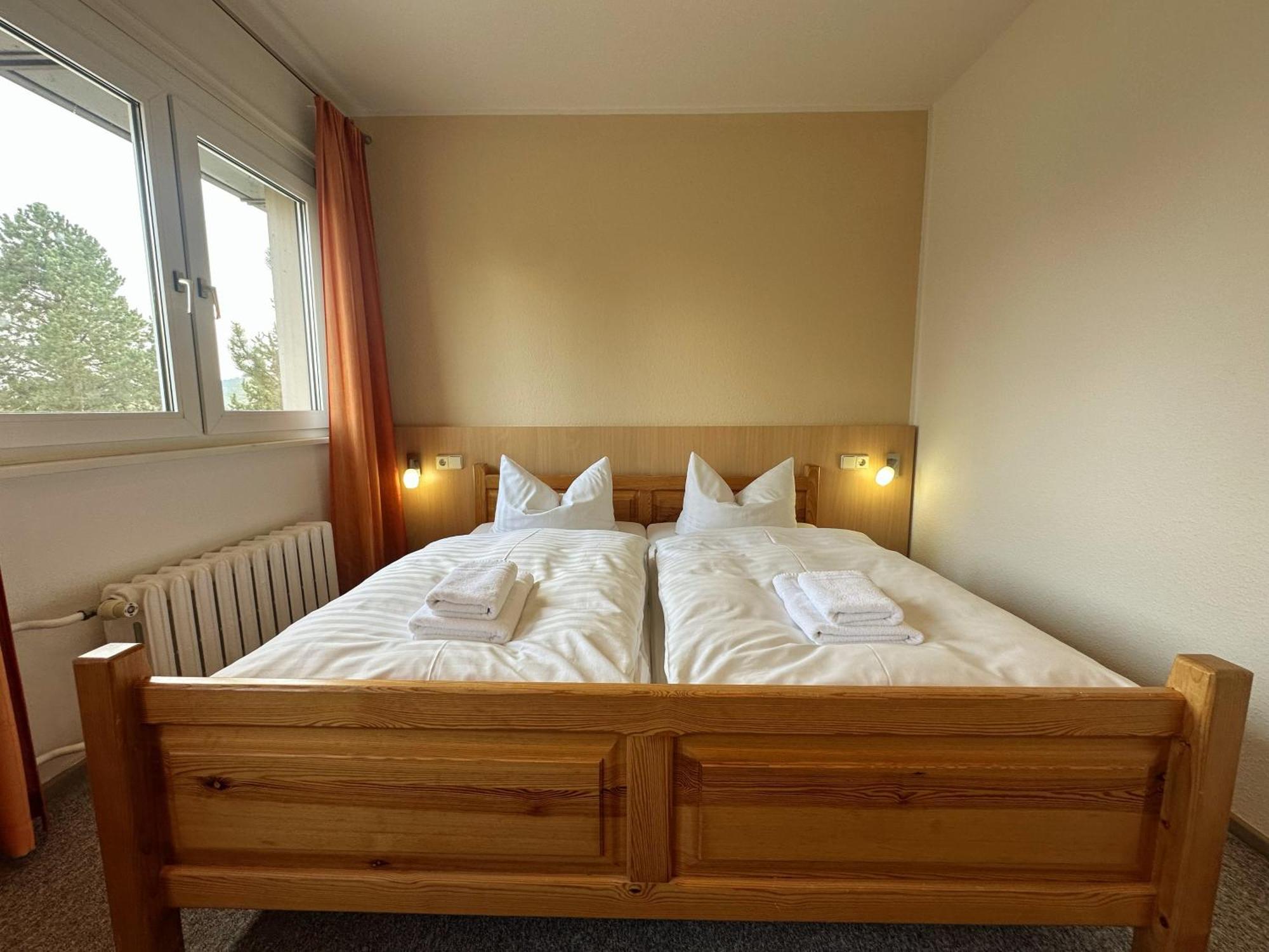 Hotel Am Laerchenberg I Fruehstueck, Wlan, Parkplatz Schirgiswalde-Kirschau Buitenkant foto