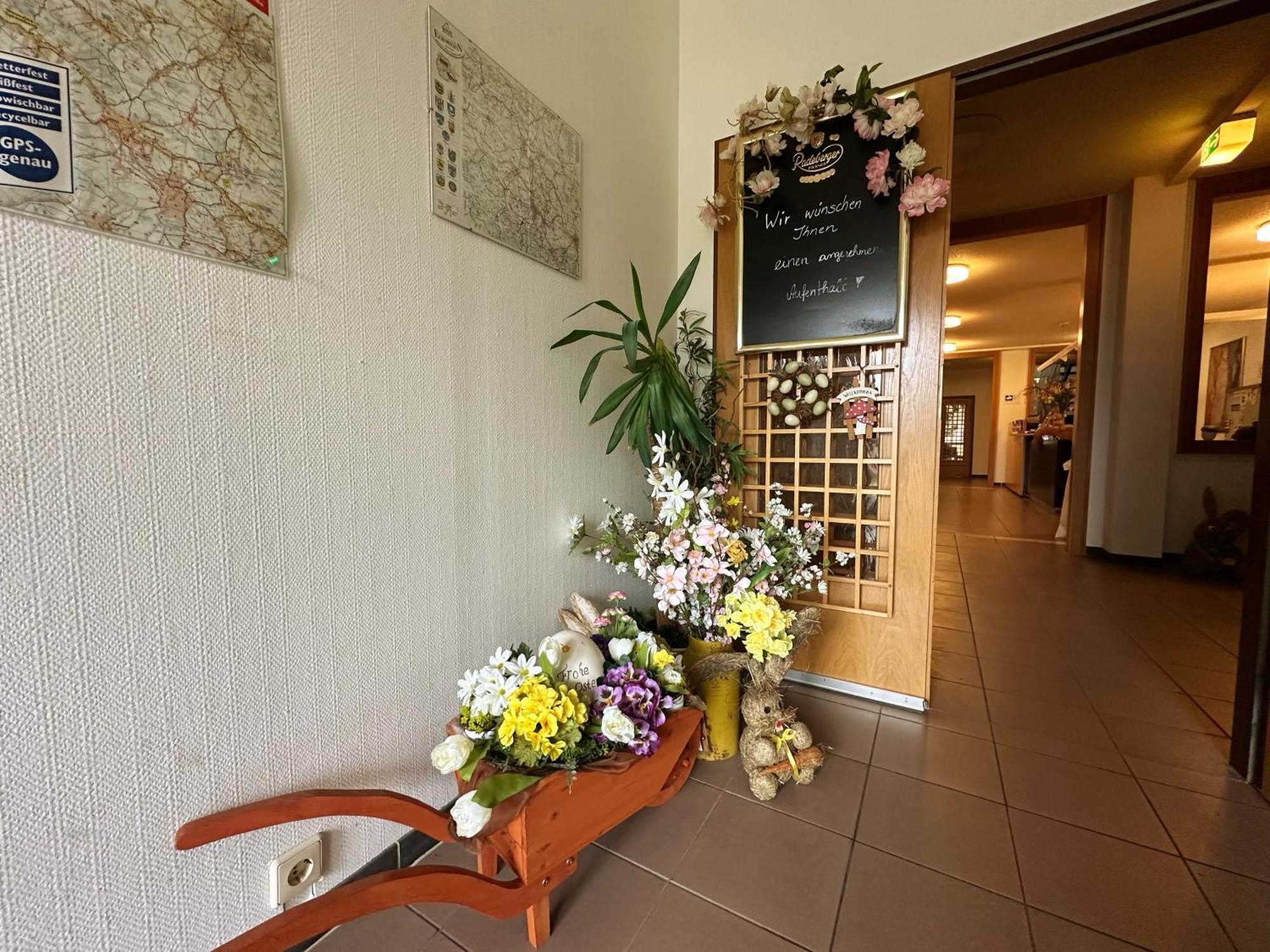 Hotel Am Laerchenberg I Fruehstueck, Wlan, Parkplatz Schirgiswalde-Kirschau Buitenkant foto