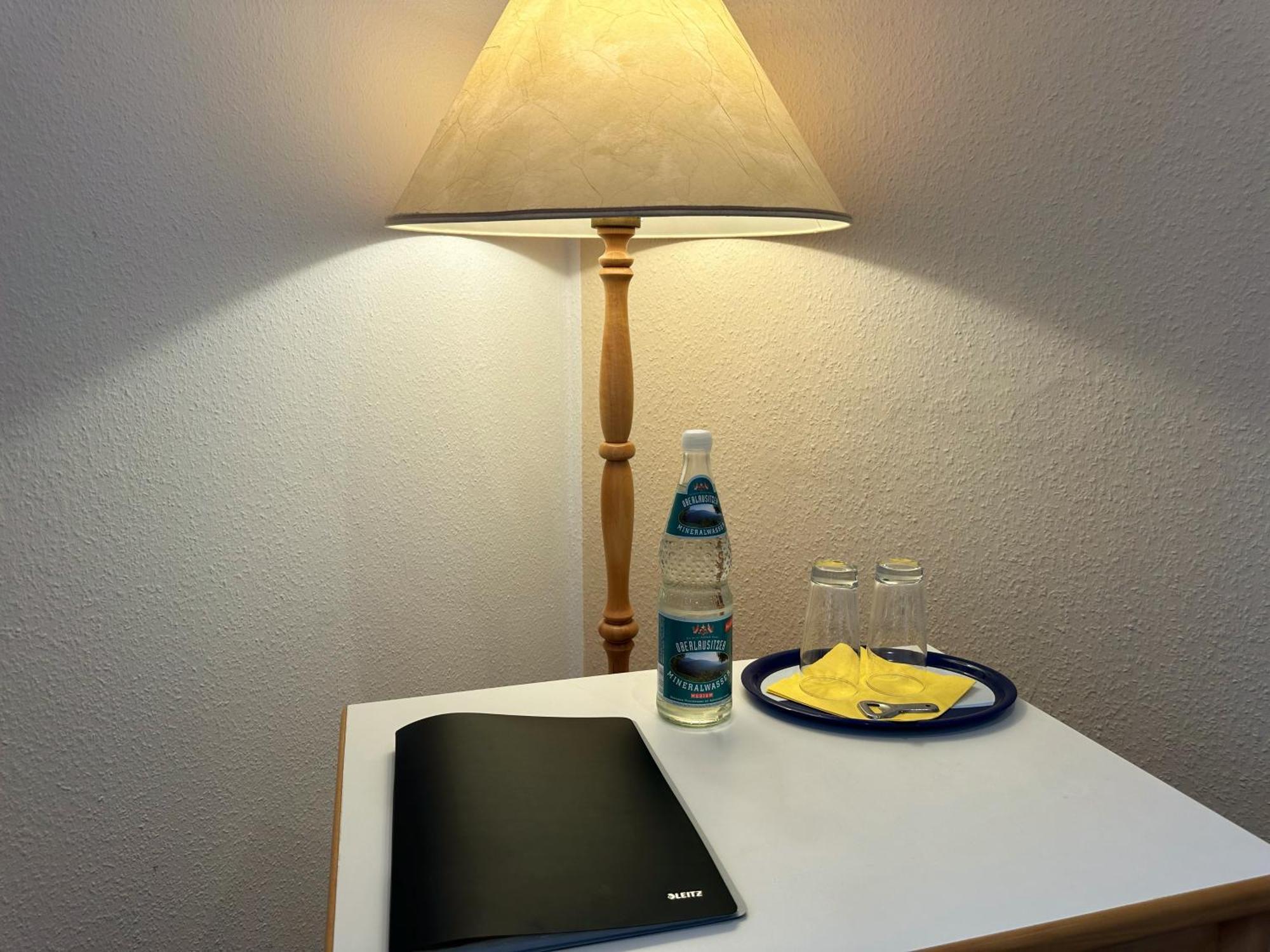 Hotel Am Laerchenberg I Fruehstueck, Wlan, Parkplatz Schirgiswalde-Kirschau Buitenkant foto