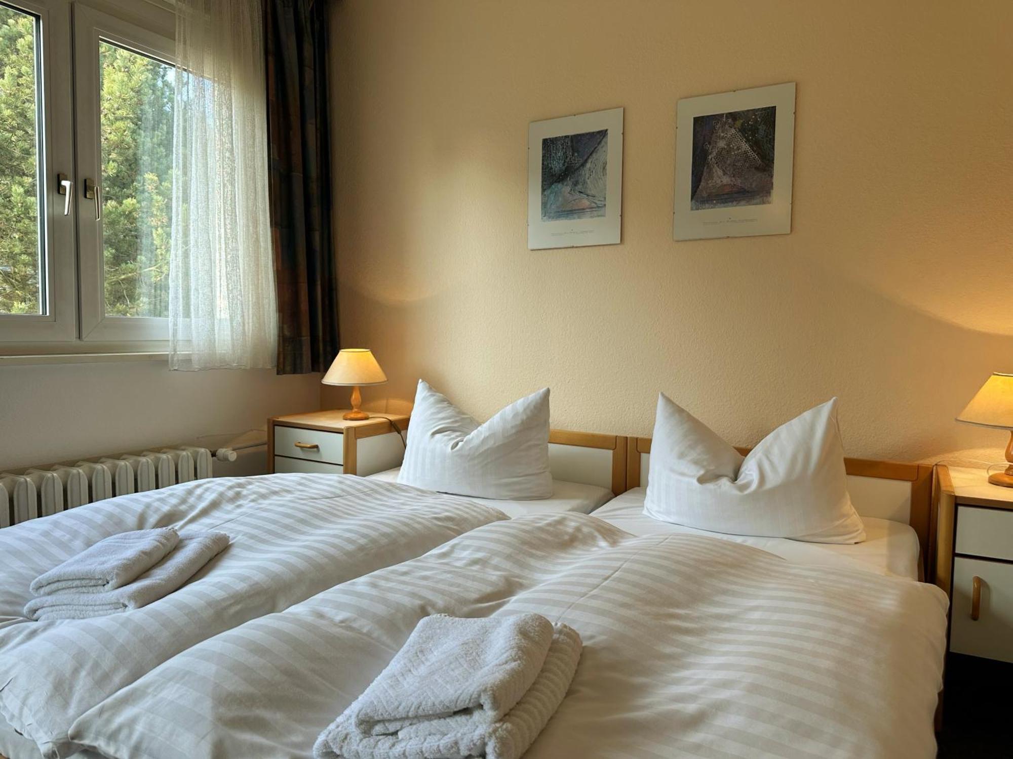 Hotel Am Laerchenberg I Fruehstueck, Wlan, Parkplatz Schirgiswalde-Kirschau Buitenkant foto