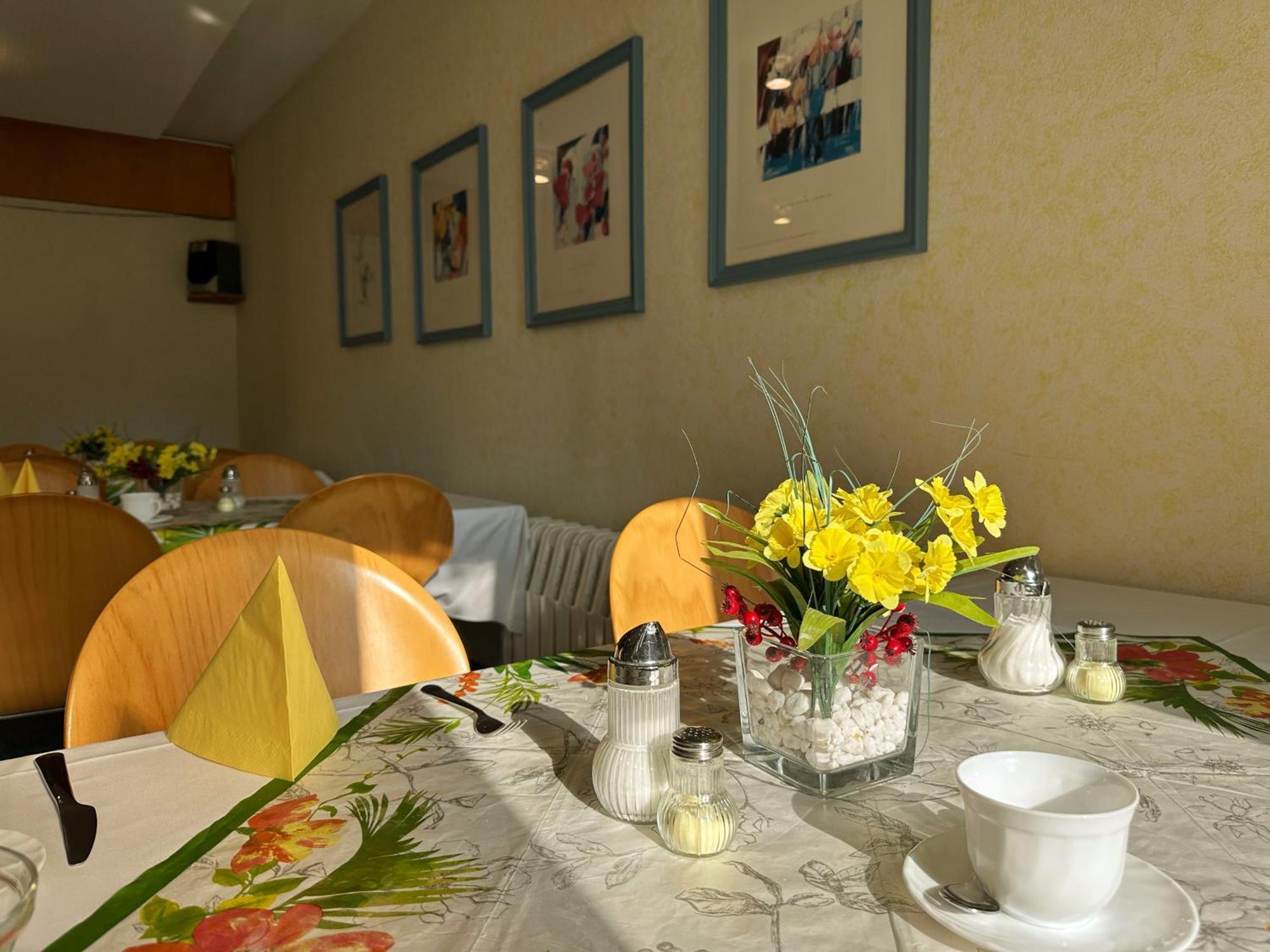 Hotel Am Laerchenberg I Fruehstueck, Wlan, Parkplatz Schirgiswalde-Kirschau Buitenkant foto